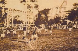 No primeiro Fla-Flu, em 7 de julho de 1912, deu 3 a 2 Flu, que tinha perdido nove&nbsp;titulares que foram abrir o futebol no Fla&nbsp;