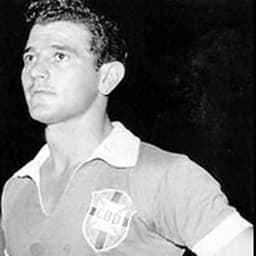 20º Del Vecchio (Atacante, de 1954 a 1956) - Centroavante implacável, fez 105 gols pelo Santos em apenas três anos&nbsp;