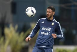 O argentino Demichelis anunciou aposentadoria nesta semana. Jogador já atuou por River Plate, Bayern e City