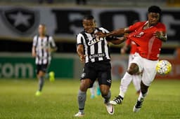 Botafogo venceu mais uma no BR. Glorioso chegou ao 5º lugar, enquanto o Inter segue na luta contra o Z4