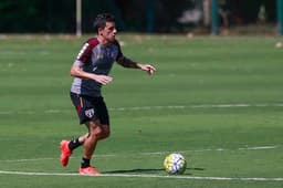 Jean Carlos durante treino do Sao Paulo no CT da Barra Funda