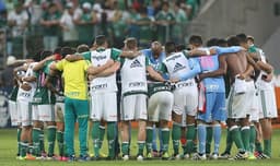 Jogadores reunidos depois da vitória sobre o Sport