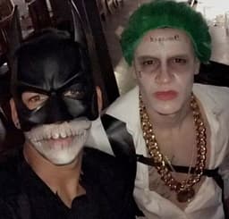 Philippe Coutinho e Roberto Firmino se fantasiam no Halloween