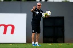 Dorival Júnior quer Santos pensando jogo a jogo