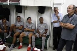 Levir Culpi, jogadores e Peter Siemsen (Foto: Nelson Perez/Fluminense FC)