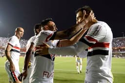 São Paulo goleia o Corinthians no Morumbi&nbsp;