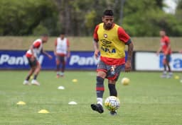 Lateral Léo diz que o Furacão não pode errar no Maracanã