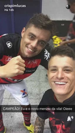 Lucas Crispim e Matheus Ribeiro, do Atlético-GO.