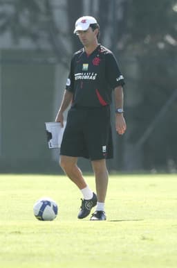 Caio Júnior foi treinador do Flamengo no Brasileirão de 2008