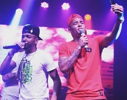 Gabriel Jesus comemora título em show do Nego do Borel