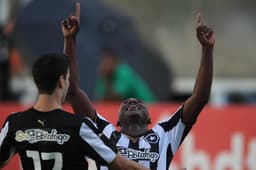 Sassá entrou no intervalo, melhorou o time do Botafogo e marcou o gol da vitória contra a Cabofriense