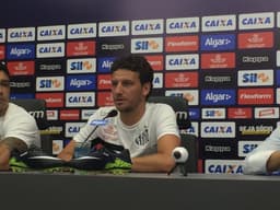 Elano dá coletiva de despedida dos gramados&nbsp;