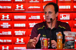 O técnico Rogério Ceni, em sua apresentação nesta quinta-feira