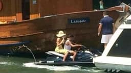 Neymar e Marquezine passeiam de jet ski