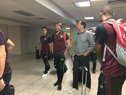 Rogério Ceni, Lugano e Rodrigo Caio durante a escala feita no Panamá