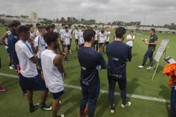 Fabio Carille esboçou pela primeira vez o time titular no treino do Corinthians deste sábado