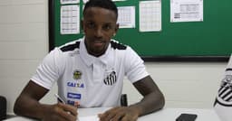 Cleber assinou com o Santos até 2022