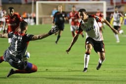 Damião desloca o goleiro Wendell