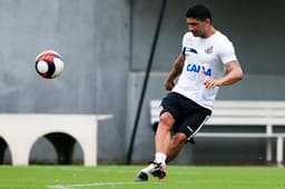 Renato renovou com o Santos