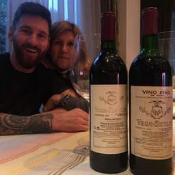 Messi bebe vinho de R$11mil