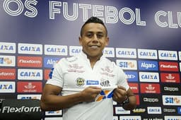 Vladimir Hernández foi apresentado no Santos