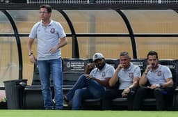 Osmar Loss e Coelho, de boné, na Copinha pelo Corinthians