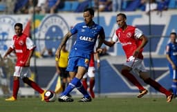 Ariel Cabral, meio-campista do Cruzeiro (Washington Alves/Lightpress)