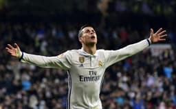 Os primeiros entre os jogadores de futebol: 1º - Cristiano Ronaldo (Real Madrid) -&nbsp;88 milhões de dólares (R$ 274,1 milhões)