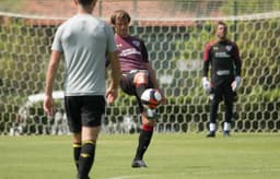 Lugano, em ação no jogo-treino contra o Columbus Crew em Cotia