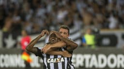 O Botafogo enfrenta o Colo-Colo nesta quarta-feira em Santiago. Confira a seguir motivos para apoiar o Fogão!