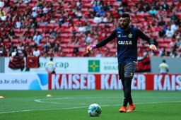 Muralha em aquecimento antes do jogo contra o Grêmio (Flamengo / Divulgação)