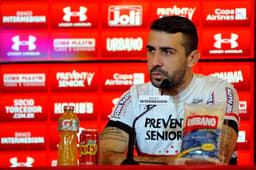 Lucas Pratto em entrevista no São Paulo