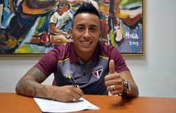 Cueva comemora renovação com o São Paulo