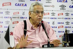 Eurico Miranda durante entrevista coletiva. Confira a seguir outras imagens do presidente do Vasco na galeria do LANCE!