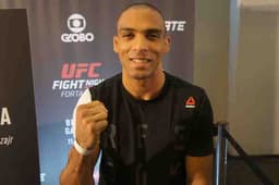 Edson Barboza é atleta peso-leve do UFC