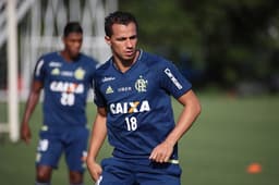 Damião em treino no Ninho