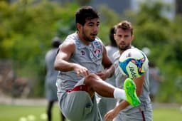 Sornoza deixou o treino desta terça-feira mancando (Foto: Nelson Perez/Fluminense F.C.)