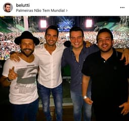 Em post no Instagram, Belutti posou ao lado de amigos e marcou 'Palmeiras não tem mundial' como local do show