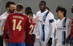 Yaya Touré - com camisa do Manchester City