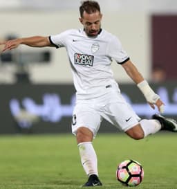 Everton Ribeiro chuta de fora e marca mais um gol