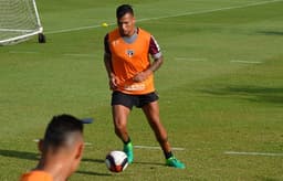 Chavez durante treino do São Paulo nesta quinta-feira