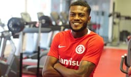 Marcelo Cirino já com a camisa do Internacional