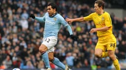 Carlos Tevez virou ídolo após aceitar trocar o arquirrival Manchester United pelo Manchester City. Foi herói na conquista da FA Cup de 2011