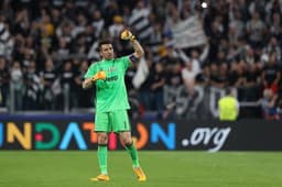 Buffon, que busca o primeiro título, passou a ocupar a décima posição com 150 partidas. O jogador ainda pode melhorar essa marca