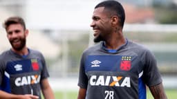 Breno ganha chance de ser titular com ausência de Rafael Marques. Confira a seguir a galeria especial do LANCE!