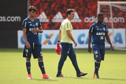 Zé Ricardo com jogadores em treino