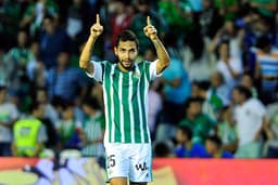 Petros atualmente defende o Betis