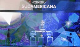 Palco do sorteio da Sul-Americana (Foto: Divulgação/Conmebol)