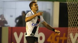 Jean fez o primeiro gol com a camisa do Vasco. Confira a seguir imagens da partida na galeria especial LANCE!