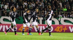 Confira a seguir a galeria especial do LANCE! com imagens do empate entre Coritiba e Vasco neste domingo